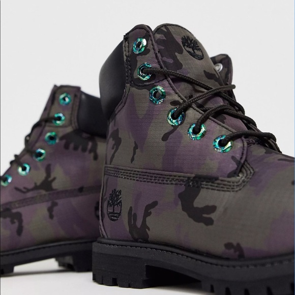 Timberland 6” IRIDESCENT WATERPROOF BOOT IN BLACK CAMO matte leather & metallic - Picture 2 of 14
